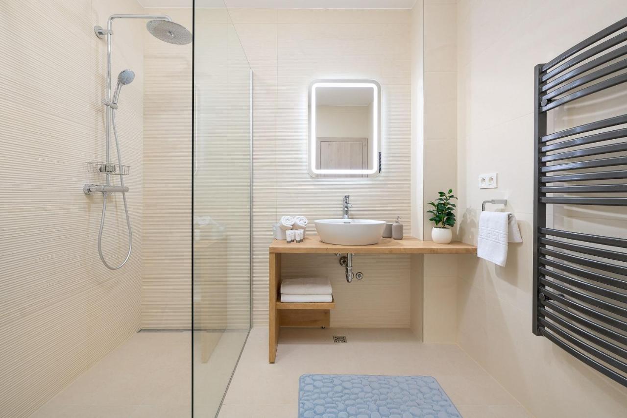 Vila Maxima With Heated Pool - Veliko Brdo Makarska